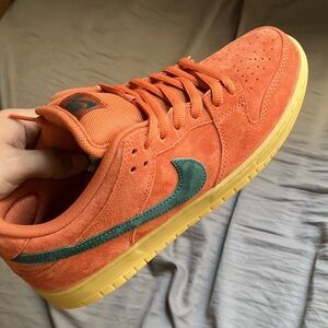 Nike SB dunk low 
Burnt Sunrise/Vintage Green
Size:10